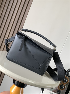 L0ew* small puzzle bag in classic calfskin