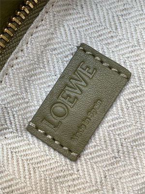 L0ew* small puzzle bag in classic calfskin