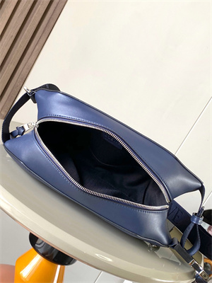 L0ew* convertible sling in classic calfskin