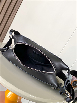 L0ew* convertible sling in classic calfskin