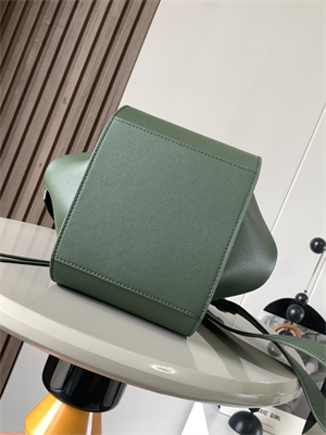 L0ew* compact hammock bag in classic calfskin