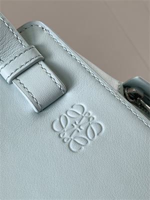 L0ew* compact hammock bag in classic calfskin