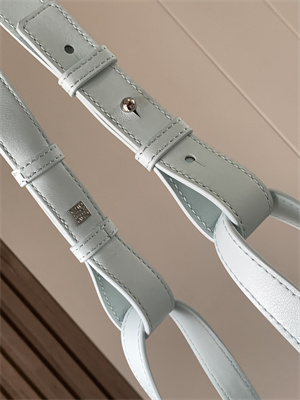 L0ew* compact hammock bag in classic calfskin