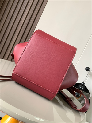 L0ew* compact hammock bag in classic calfskin