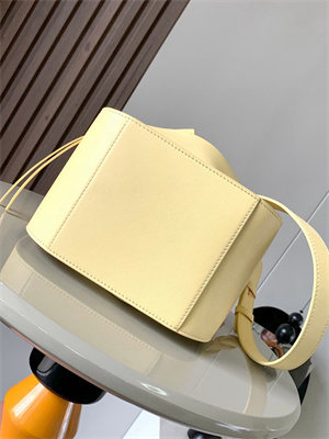 L0ew* compact hammock bag in classic calfskin