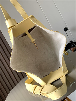 L0ew* compact hammock bag in classic calfskin