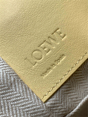 L0ew* compact hammock bag in classic calfskin