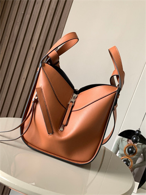 L0ew* compact hammock bag in classic calfskin