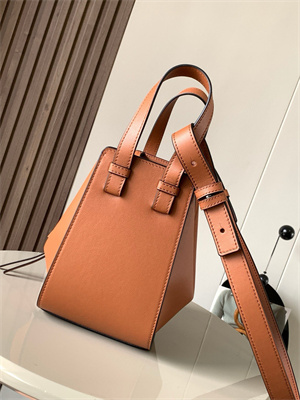 L0ew* compact hammock bag in classic calfskin