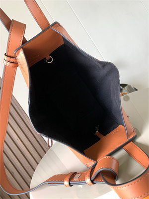 L0ew* compact hammock bag in classic calfskin