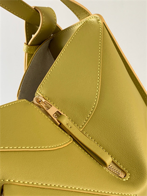 L0ew* compact hammock bag in classic calfskin