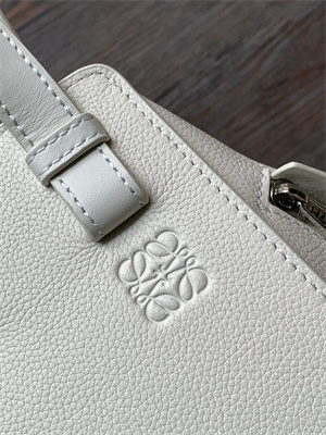 L0ew* compact hammock bag in soft grained calfskin