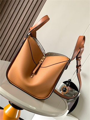 L0ew* compact hammock bag in soft grained calfskin