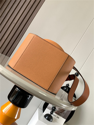 L0ew* compact hammock bag in soft grained calfskin