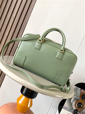 L0ew* amazona 28 bag in nappa calfskin green