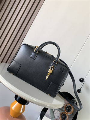 L0ew* amazona 23 bag in nappa calfskin black