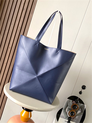 L0ew* xl puzzle fold tote in shinny calfskin anbyss blue