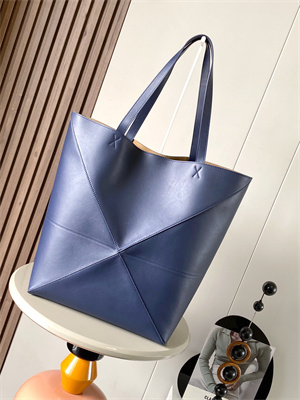 L0ew* xl puzzle fold tote in shinny calfskin anbyss blue