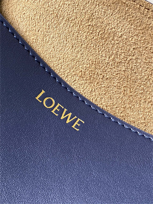 L0ew* medium puzzle fold tote in shinny calfskin anbyss blue