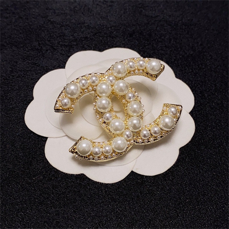Ch*el brooch 33184