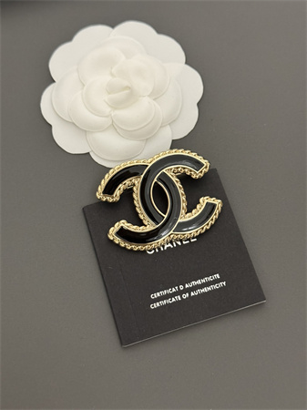 Ch*el brooch 33186