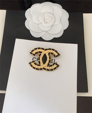 Ch*el brooch 33208