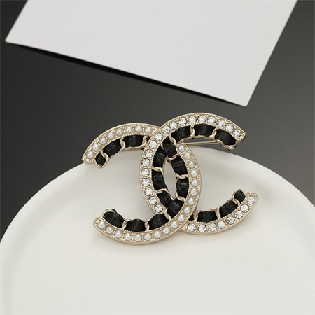 Ch*el brooch 33218