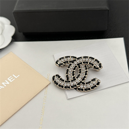 Ch*el brooch 33235