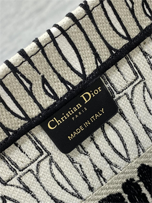 cd miss D*or medium book tote allover emb green