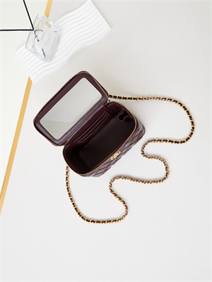 Cha.nel Clutch With Chain Shiny Lambskin & Gold-Tone Metal Brgundy AP4168