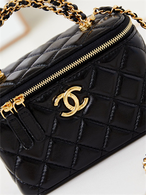 Cha.nel Clutch With Chain Shiny Lambskin & Gold-Tone Metal Black AP4168