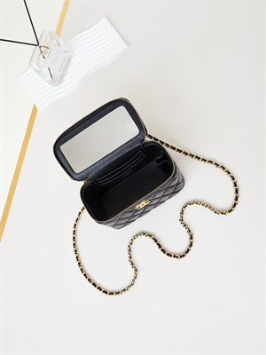 Cha.nel Clutch With Chain Shiny Lambskin & Gold-Tone Metal Black AP4168