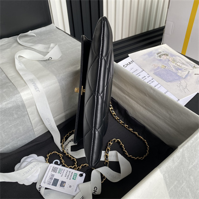 Cha.nel Clutch Lambskin Black AS5038