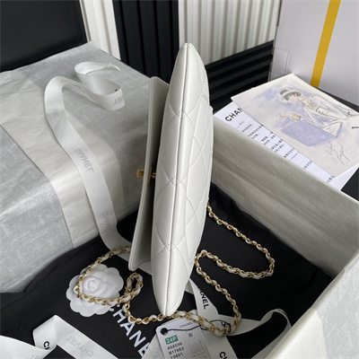 Cha.nel Clutch Lambskin Lt Grey AS5038