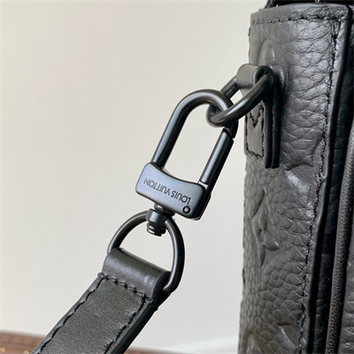 L.V S-Lock Vertical Wearable Wallet Taurillon Monogram leather Black M81524