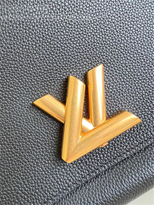 L.V Soft Twist Calfskin Black M24639