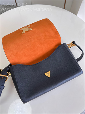 L.V Soft Twist Calfskin Black M24639