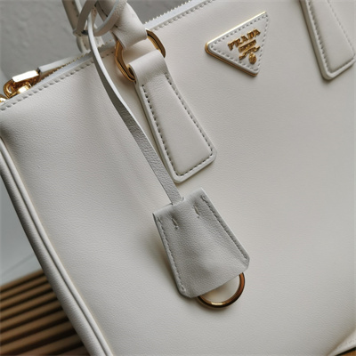 Pra*a large galleria  leather bag white color 1ba274