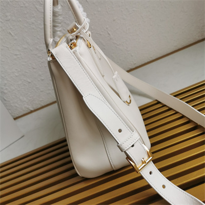 Pra*a large galleria  leather bag white color 1ba274