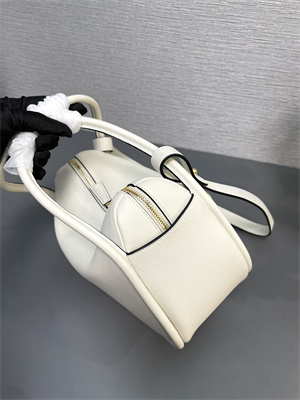 Pra*a darling leather handbag white color 1ba451
