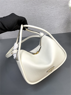 Pra*a darling leather handbag white color 1ba451