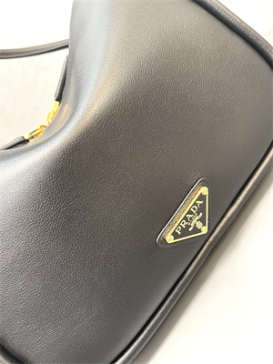 Pra*a darling leather handbag black color 1ba451