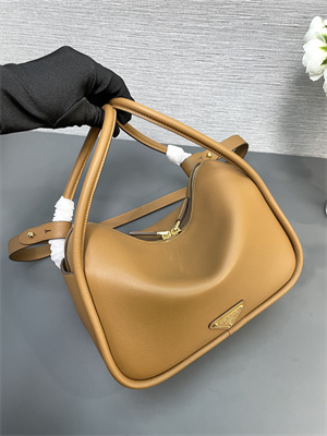 Pra*a darling leather handbag caramel color 1ba451