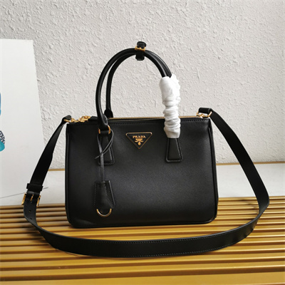 Pra*a medium galleria  leather bag black color 1ba863
