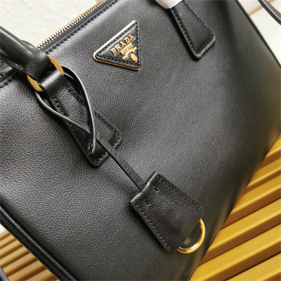 Pra*a medium galleria  leather bag black color 1ba863