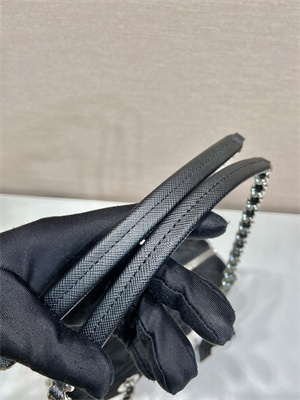 Pra*a women’s black tessuto nylon quilted shoulder bag 1bb903