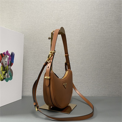 Pra*a arqué leather shoulder bag cognac color 1bc194