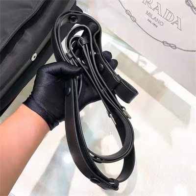 Pra*a re-nylon messager bag black 1bc208