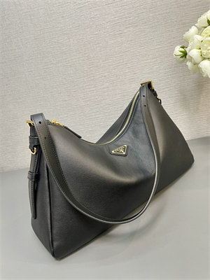 Pra*a aimée large leather shoulder bag black color 1bc228