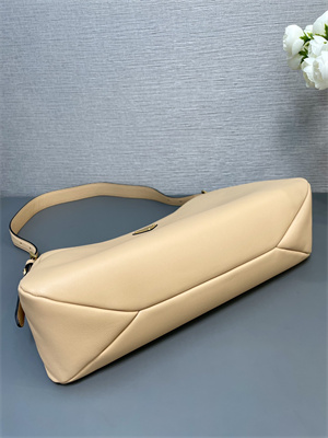 Pra*a aimée large leather shoulder bag 1bc228